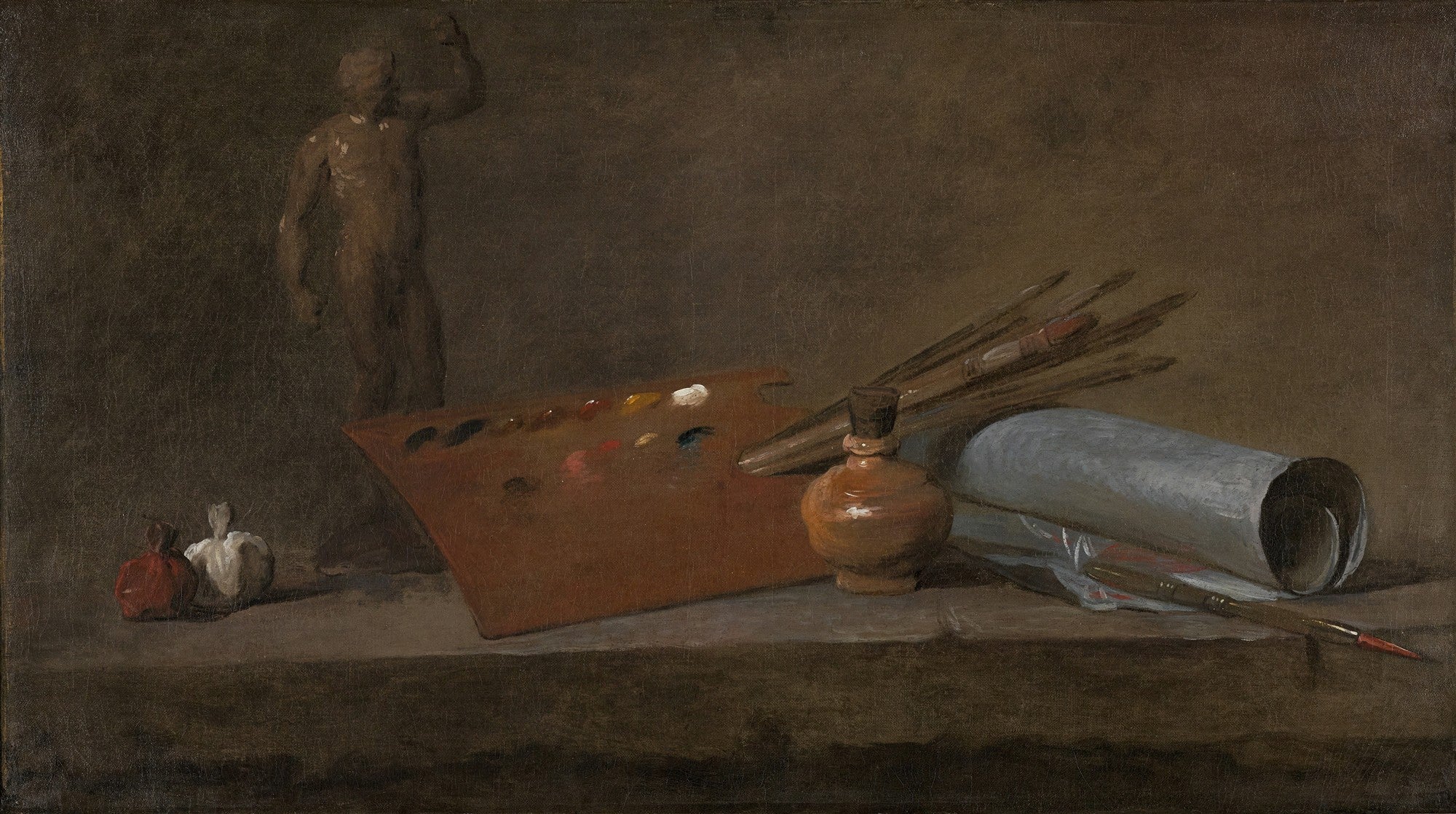 Natureza-morta do século XVIII mostrando objetos de pintura: uma paleta com tintas, pincéis, um rolo de papel, um frasco de tinta e uma estatueta de gesso, com fundo escuro. Obra de Jean Siméon Chardin.