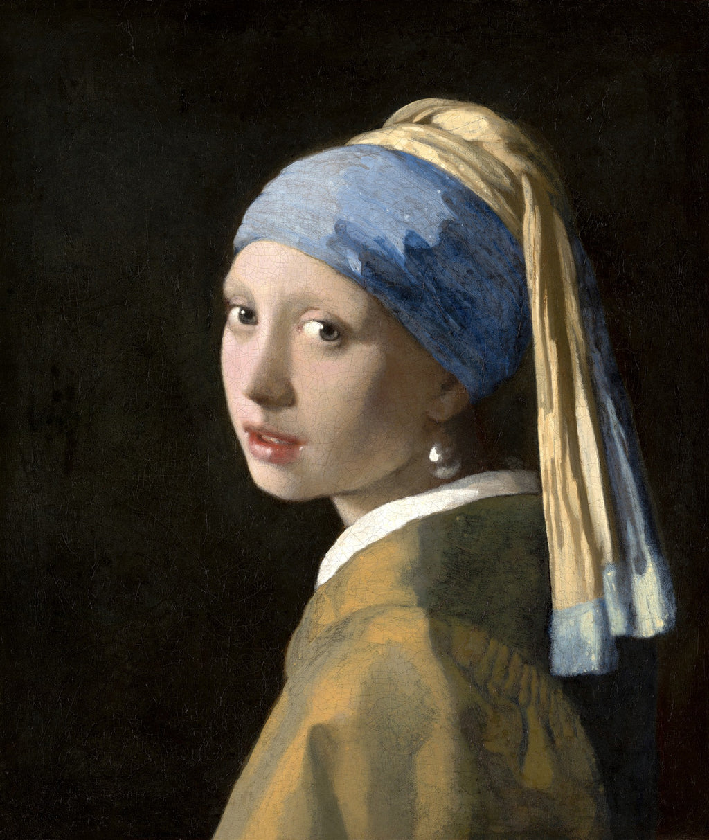 Retrato de A Moça com o Brinco de Pérola, de Johannes Vermeer, com turbante azul e amarelo, brinco de pérola e fundo escuro. Olhar direto e enigmático.
