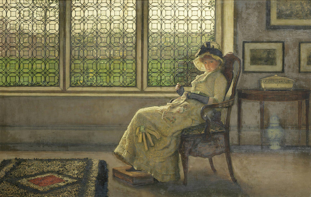 Pintura a óleo de uma senhora sentada em uma cadeira antiga perto de uma grande janela com vidros ornamentados, dentro de um ambiente vitoriano.