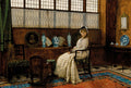 Quadro decorativo "A Dama e o Berço" de John Atkinson Grimshaw, retratando uma mulher sentada em um interior vitoriano, com um berço ao lado e objetos decorativos. A luz entra por uma janela gradeada no fundo.
