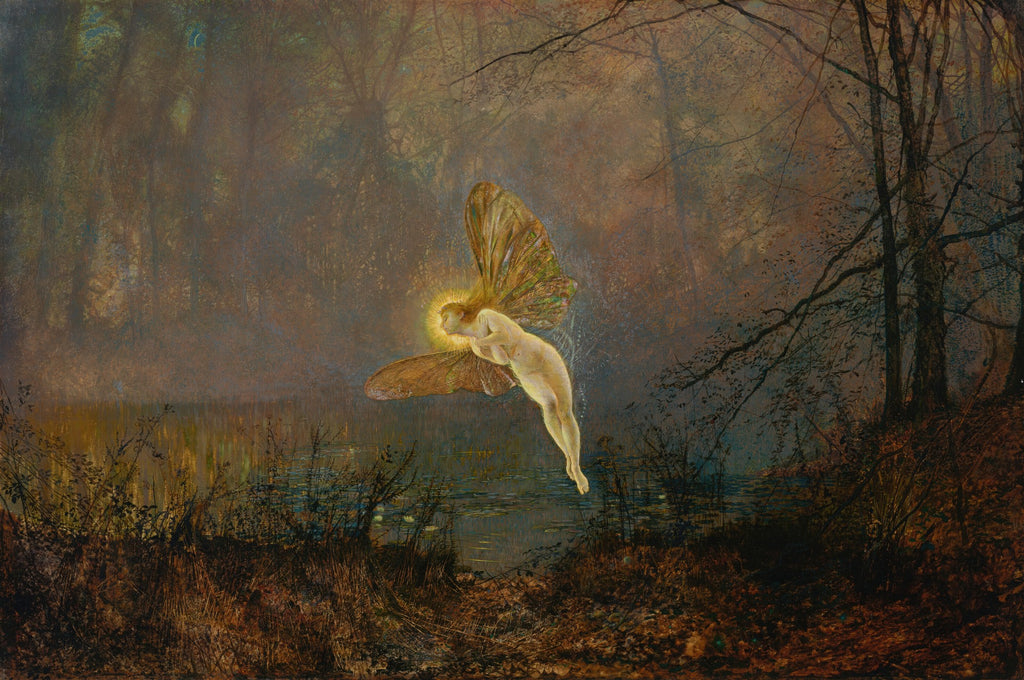 Quadro decorativo 'A Fada do Lago' de John Atkinson Grimshaw, mostrando uma figura alada e luminosa sobre um lago escuro em uma paisagem noturna com árvores ao fundo.