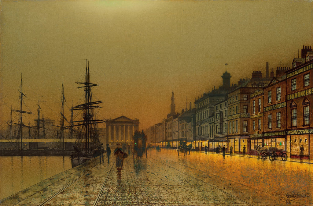 Quadro decorativo mostrando uma cena de rua noturna de John Atkinson Grimshaw, com navios atracados em um cais à esquerda, edifícios vitorianos iluminados por lampiões e vitrines à direita, e figuras caminhando pela rua úmida, refletindo a luz dourada.