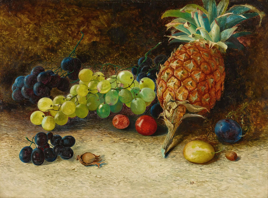 Quadro decorativo de natureza-morta com uvas verdes e roxas, abacaxi, ameixas e outras frutas sobre uma superfície clara e fundo escuro. Atribuído a John Atkinson Grimshaw.