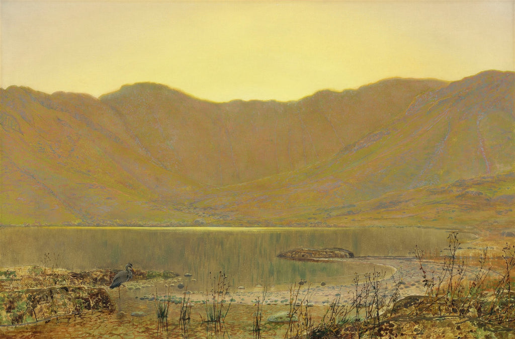 Quadro decorativo com paisagem de lago ao entardecer, montanhas ao fundo e garça à beira d'água, atribuído a John Atkinson Grimshaw.