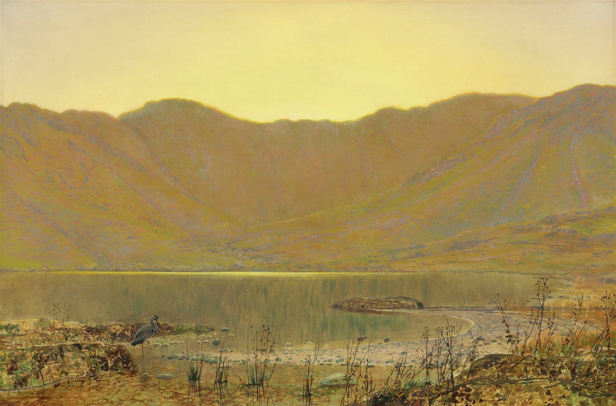 Quadro decorativo com paisagem de lago ao entardecer, montanhas ao fundo e garça à beira d'água, atribuído a John Atkinson Grimshaw.