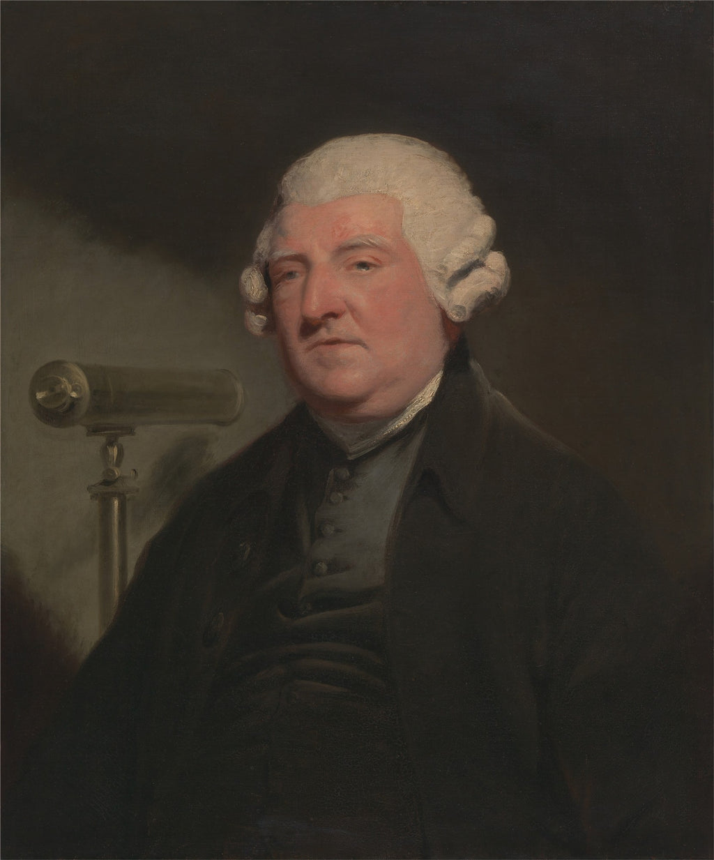 Retrato de Joseph Priestley, óleo sobre tela, atribuído a John Hoppner. Um homem de meia-idade com peruca branca empoada, casaco escuro e colete abotoado, com um telescópio ao lado, em um fundo escuro.