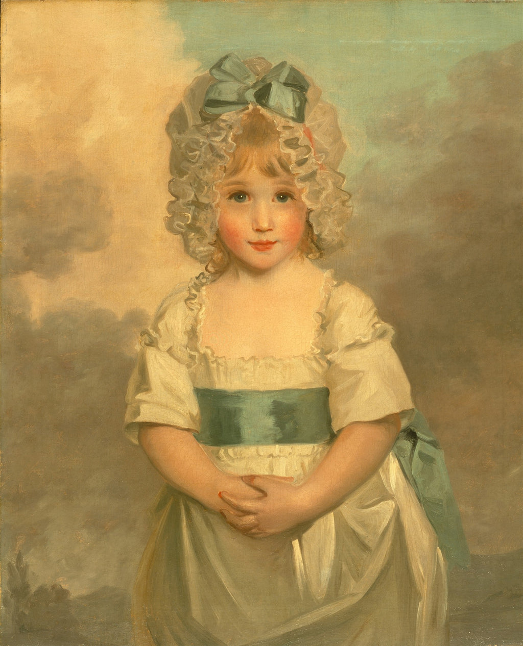 Retrato de uma criança loira com cachos, chapéu de renda e laço azul, vestindo um vestido branco com faixa azul, pintado por John Hoppner. A criança tem bochechas rosadas e uma expressão doce, sobre um fundo de nuvens esmaecidas.