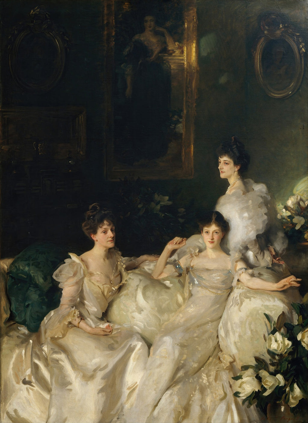 Retrato a óleo de John Singer Sargent, 'As Irmãs Wyndham', mostrando três mulheres elegantemente vestidas em tons claros, sentadas em um sofá verde escuro. O fundo escuro contrasta com a iluminação suave dos rostos e vestidos.