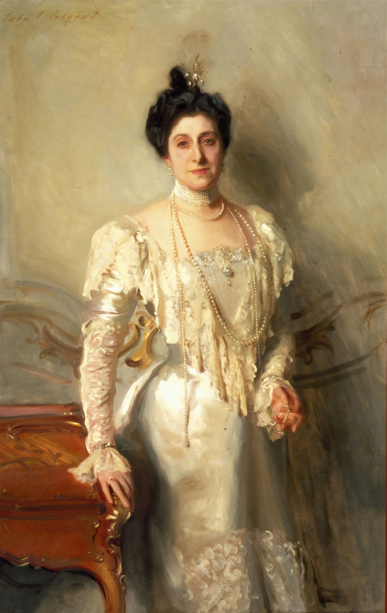 Retrato a óleo de uma senhora elegante com vestido de seda branco e muitas pérolas, pintado por John Singer Sargent. A senhora tem cabelo escuro preso e uma expressão serena.