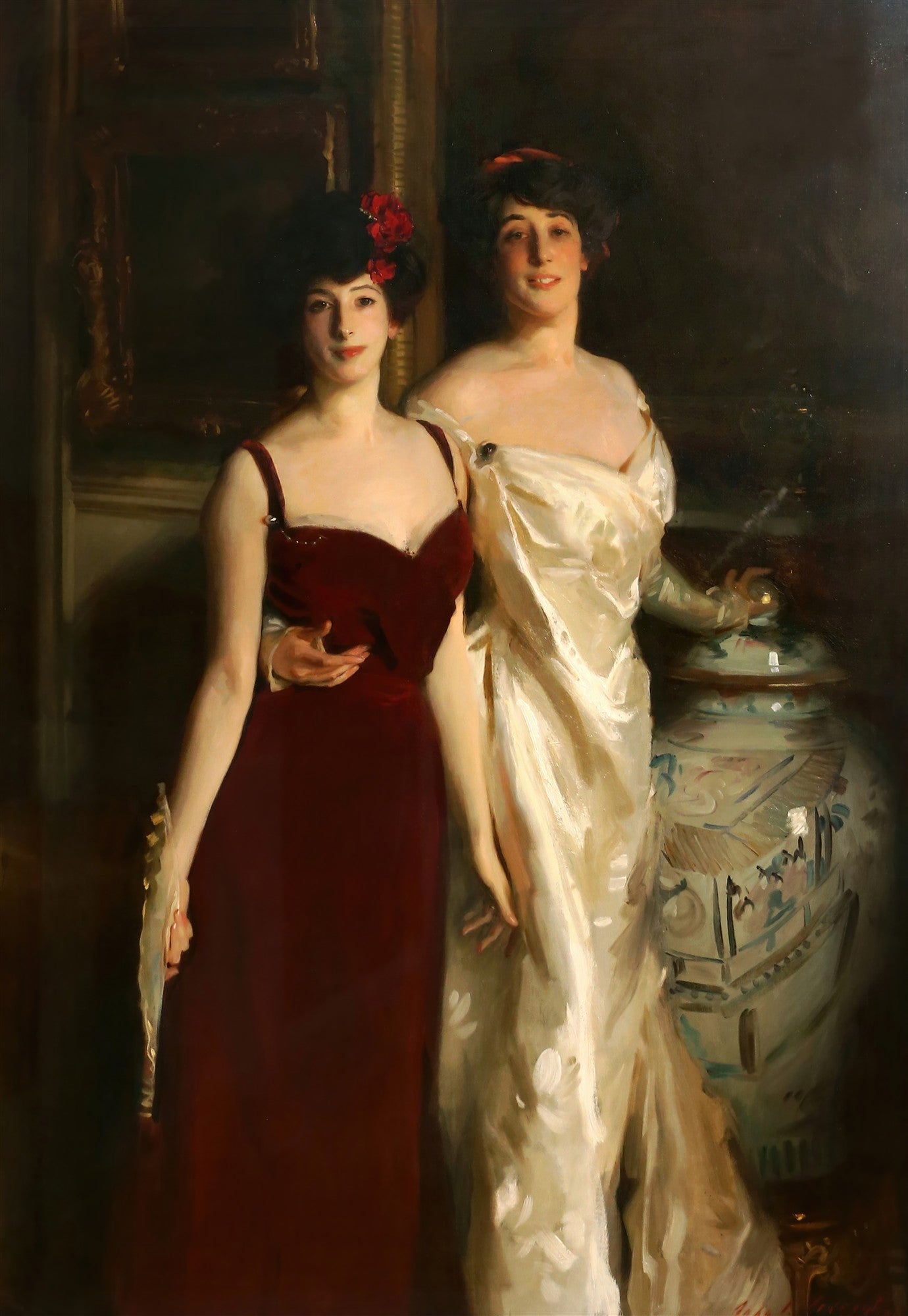 Pintura a óleo de John Singer Sargent, 'As Irmãs Hunter', retratando duas mulheres jovens da alta sociedade em vestidos de gala, uma em vermelho e outra em creme, em um ambiente escuro, com um vaso oriental ao lado.