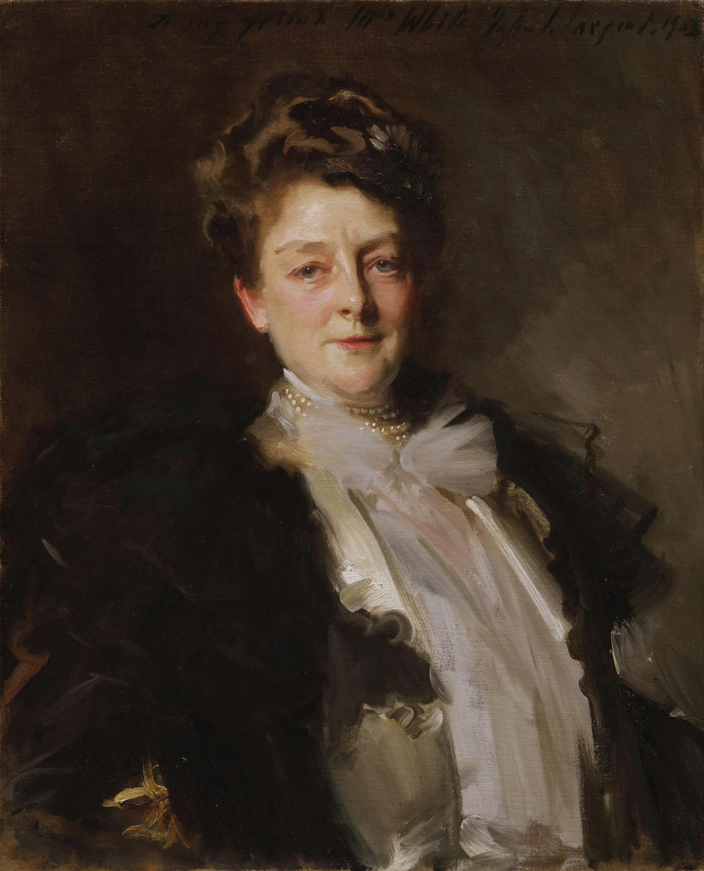 Retrato a óleo de John Singer Sargent de uma mulher de meia-idade, com cabelos castanhos ondulados e um vestido escuro com detalhes em branco e pérolas, sobre um fundo escuro.