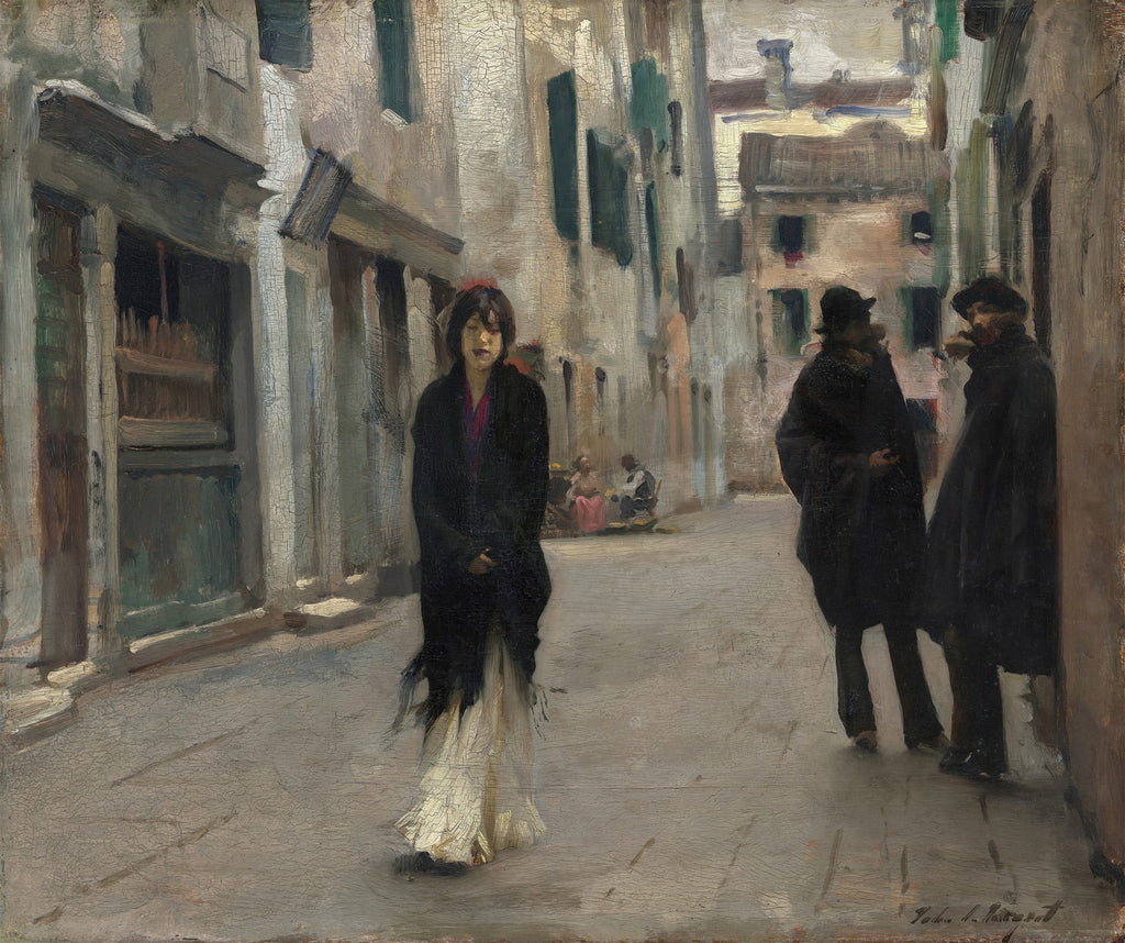 Pintura a óleo de John Singer Sargent, 'A Street in Venice', retratando uma mulher de casaco escuro e saia clara caminhando por uma rua estreita em Veneza, com dois homens ao fundo e edifícios antigos.