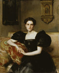 Retrato clássico de uma mulher com vestido preto, sentada em um sofá, pintado por John Singer Sargent. A mulher tem um olhar intenso e cabelos escuros. Há detalhes de obras de arte ao fundo.