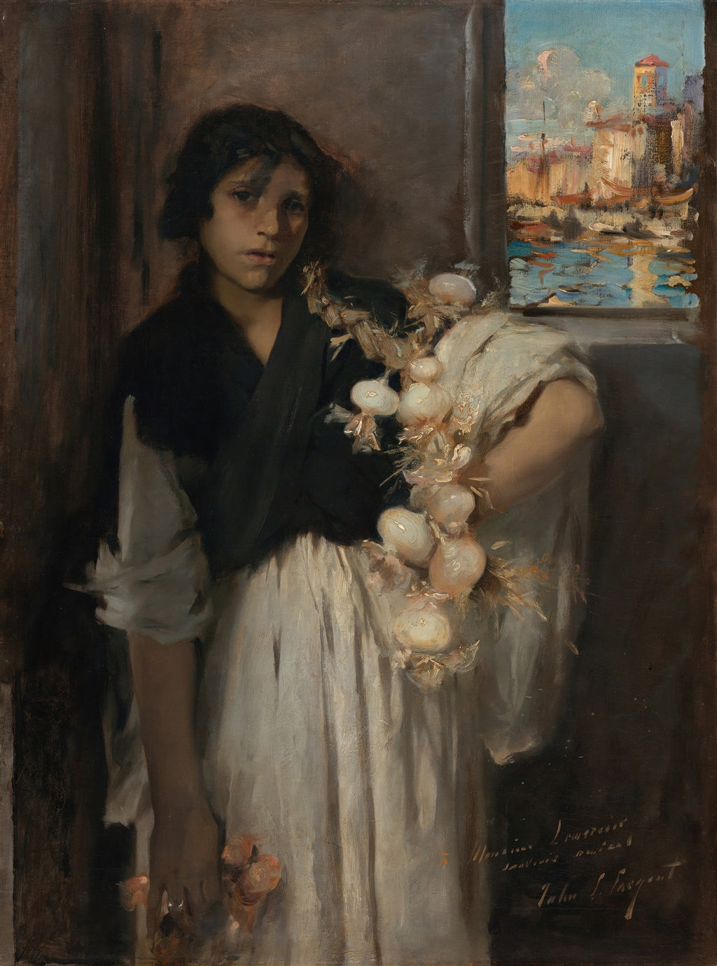 Quadro decorativo 'A Vendedora de Alho' de John Singer Sargent, retratando uma jovem com um colar de alhos e um olhar melancólico, com uma vista de um porto ao fundo.