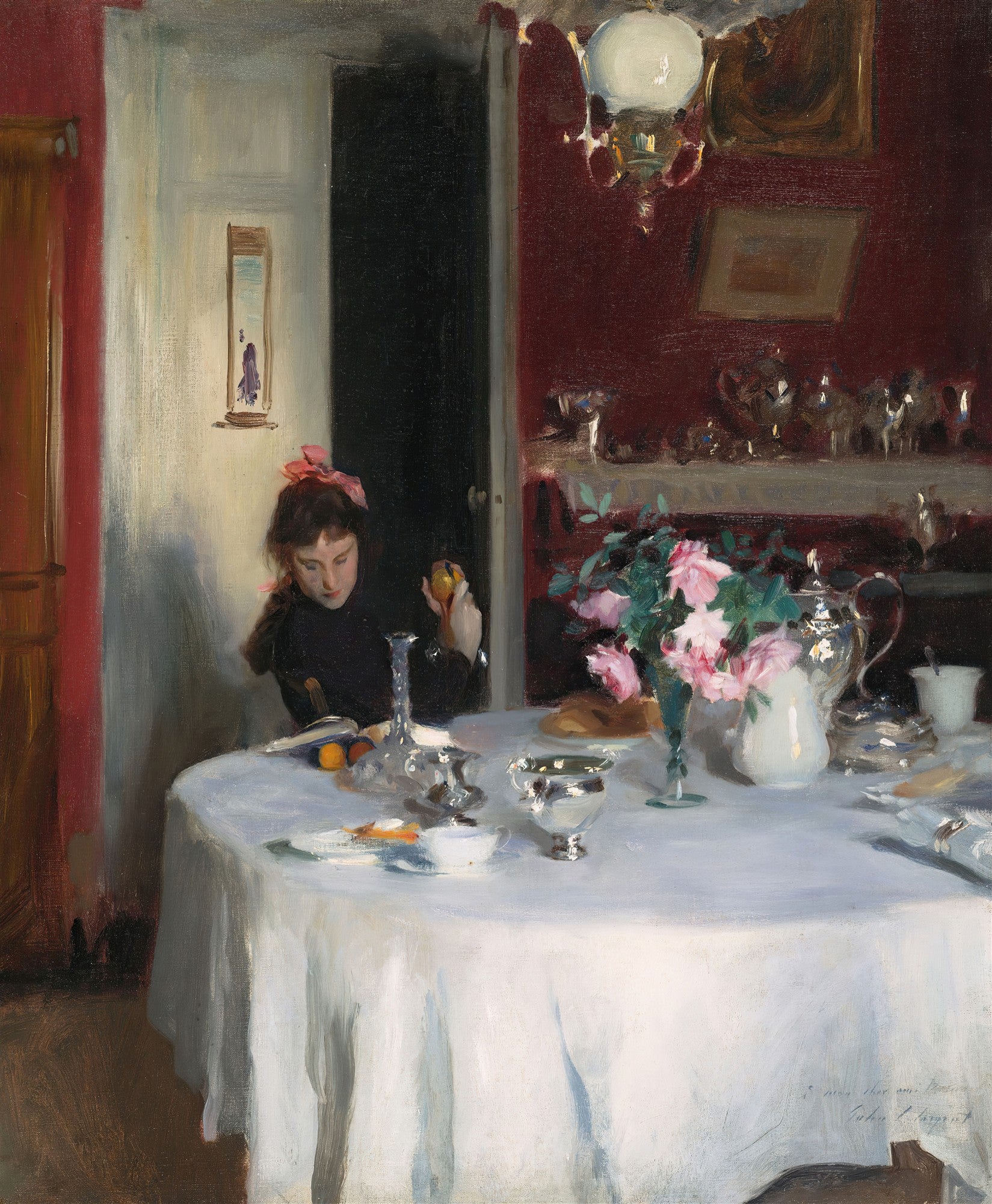 Quadro decorativo mostrando uma mulher sentada à mesa em um ambiente elegante e escuro, com arranjo floral e prataria.