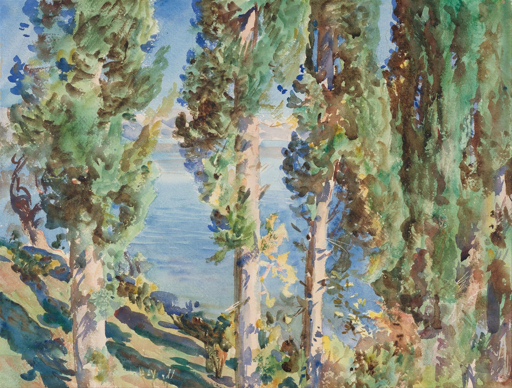 Pintura em aquarela de John Singer Sargent mostrando altos ciprestes verdes em primeiro plano, com um mar azul calmo e montanhas distantes ao fundo. A luz do sol cria sombras vibrantes.
