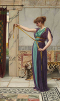 Quadro decorativo 'A Hora do Banho' de John William Godward, retratando uma mulher em vestes clássicas, em um ambiente romano, com uma pele de tigre ao fundo.