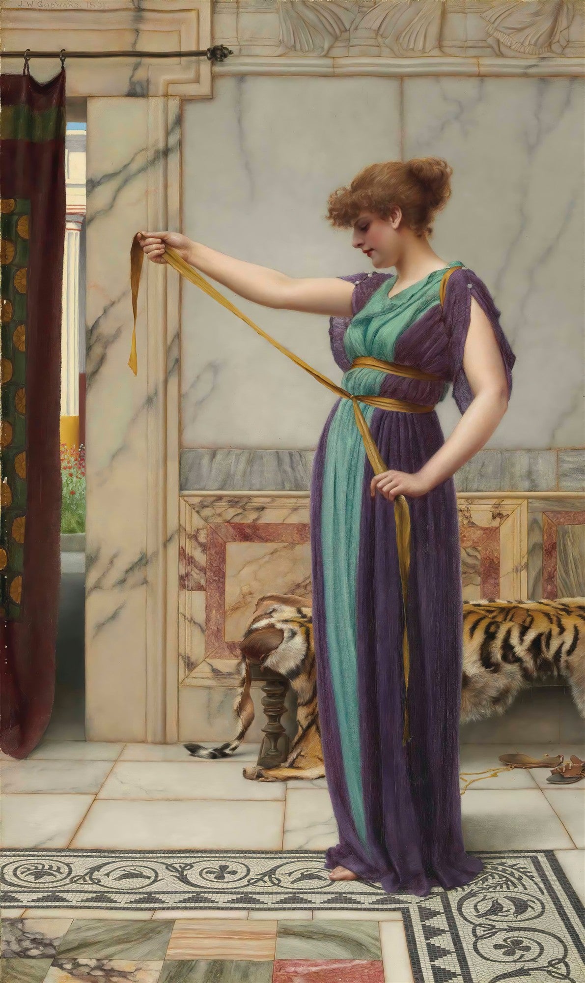 Quadro decorativo 'A Hora do Banho' de John William Godward, retratando uma mulher em vestes clássicas, em um ambiente romano, com uma pele de tigre ao fundo.
