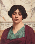Retrato de uma jovem mulher de perfil pensativo, vestida com trajes clássicos em tons de verde e vinho, emoldurada por um fundo de mármore branco e friso grego, por John William Godward.