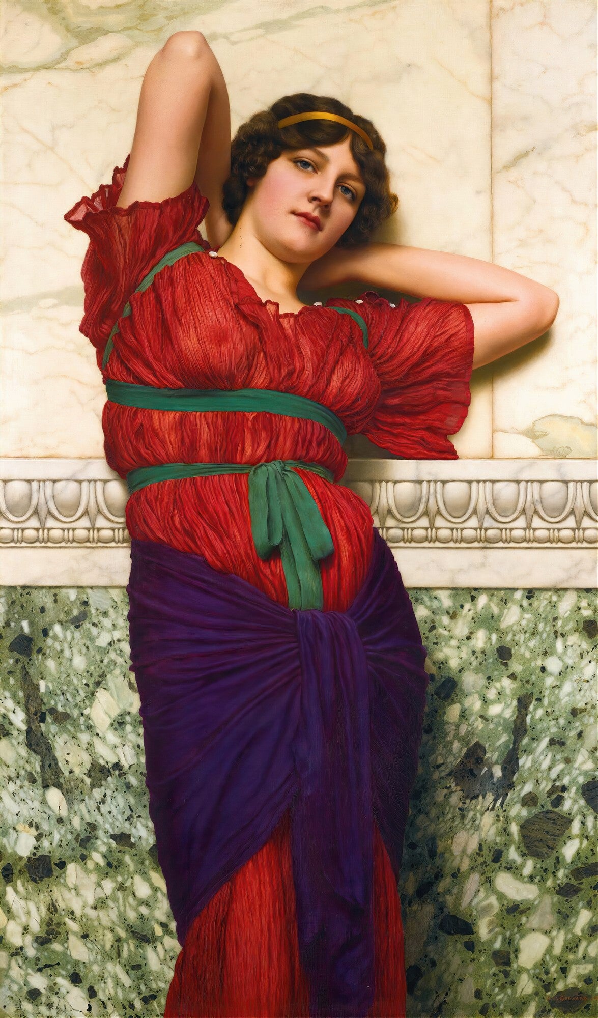 Retrato de mulher com vestido vermelho e roxo, reclinada em mármore, obra de John William Godward