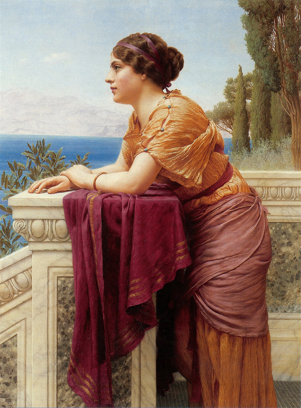 Mulher em vestes clássicas, apoiada em balaustrada de mármore, olhando para o mar em uma pintura de John William Godward.