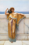 Pintura de John William Godward, A Favorita, representando uma mulher de cabelos ruivos cacheados e vestido dourado, com um leque de penas, apoiada em um parapeito de mármore com o mar azul ao fundo.