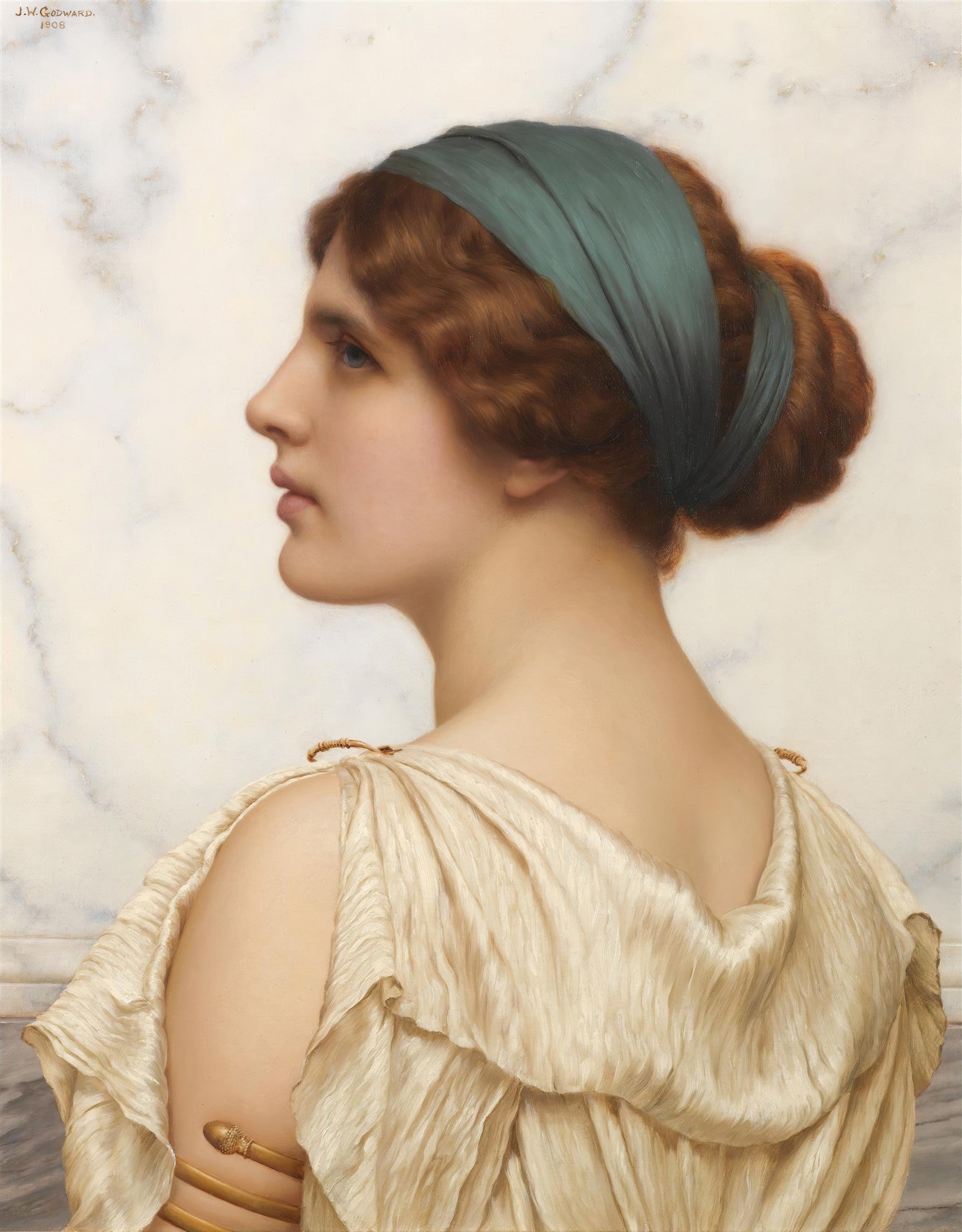 Retrato de perfil de uma jovem mulher com cabelos castanhos, faixa azul esverdeada na cabeça, vestindo túnica clássica bege, sobre fundo marmorizado branco. Assinatura do artista J. W. Godward, 1908.