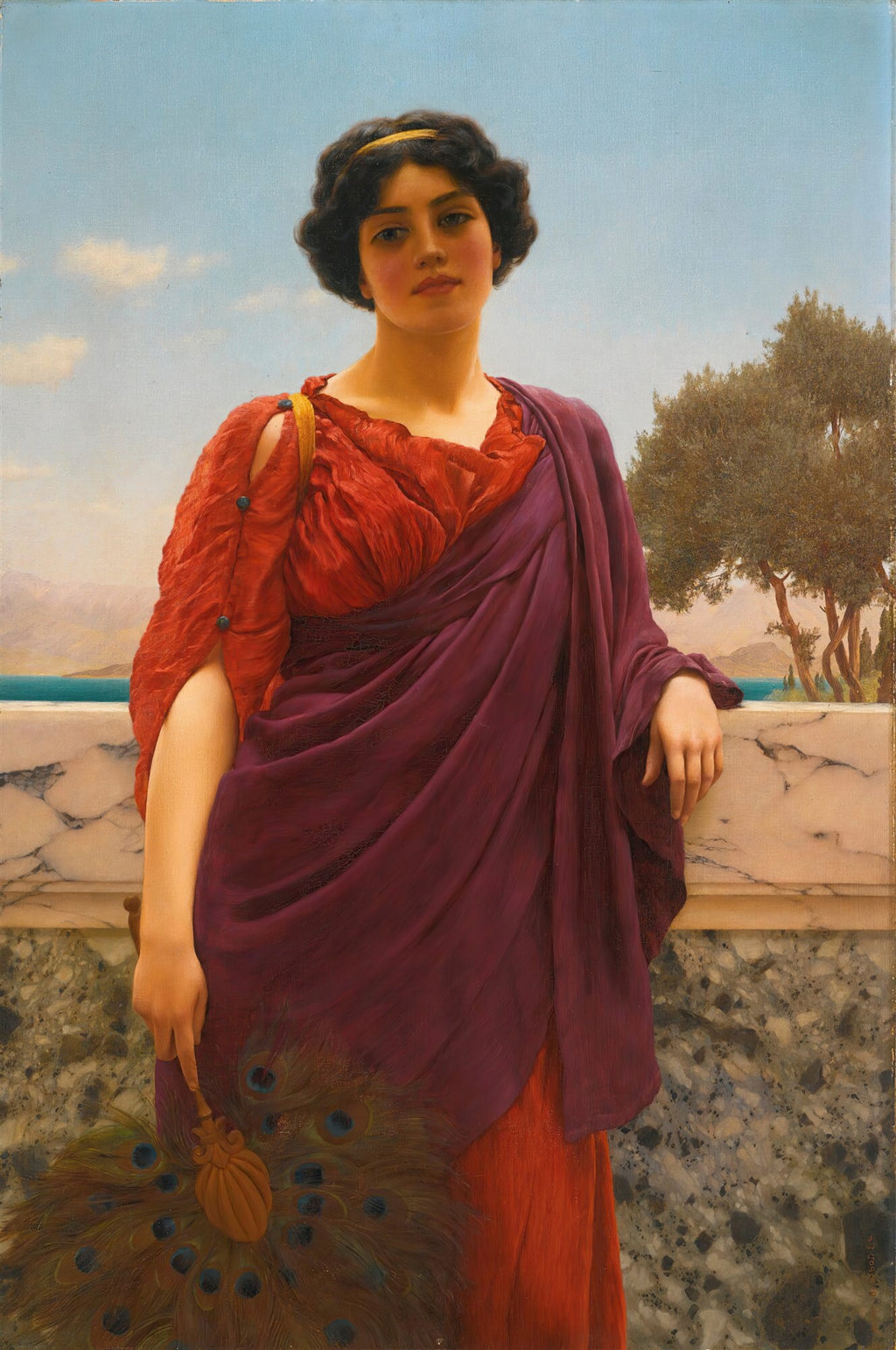 Retrato de uma mulher jovem de perfil, vestida com trajes clássicos romanos em vermelho e roxo, segurando um leque de penas de pavão, em uma varanda com vista para o mar e montanhas.