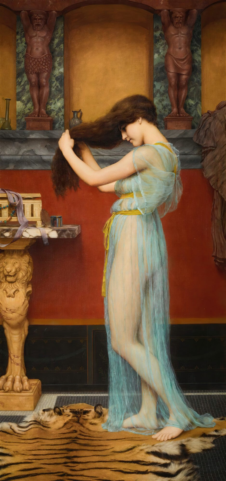 Quadro decorativo "A Penteadeira" de John William Godward, mulher em túnica turquesa penteando o cabelo em ambiente clássico com pele de tigre no chão.