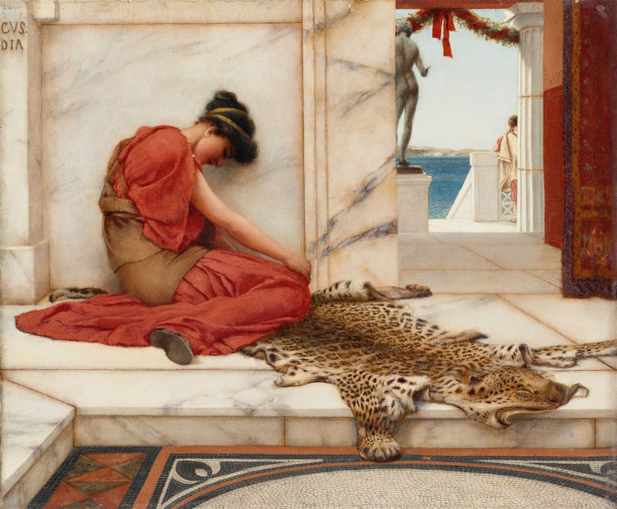 Mulher em vestes vermelhas, sentada em degraus de mármore com pele de leopardo ao lado, vista para o mar ao fundo. Obra de John William Godward.