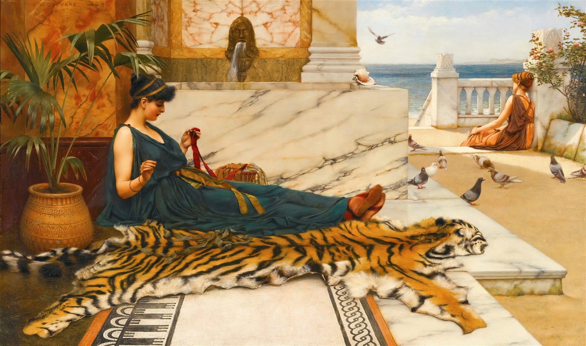 Quadro decorativo 'A Hora do Ócio' de John William Godward, retratando uma mulher em vestes clássicas sentada sobre uma pele de tigre, tecendo à beira-mar com outra mulher ao fundo e pombos próximos.