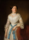Retrato a óleo de uma mulher elegante do século XIX, vestida de branco com faixa azul, encostada em um móvel vermelho. Obra de Józef Simmler.