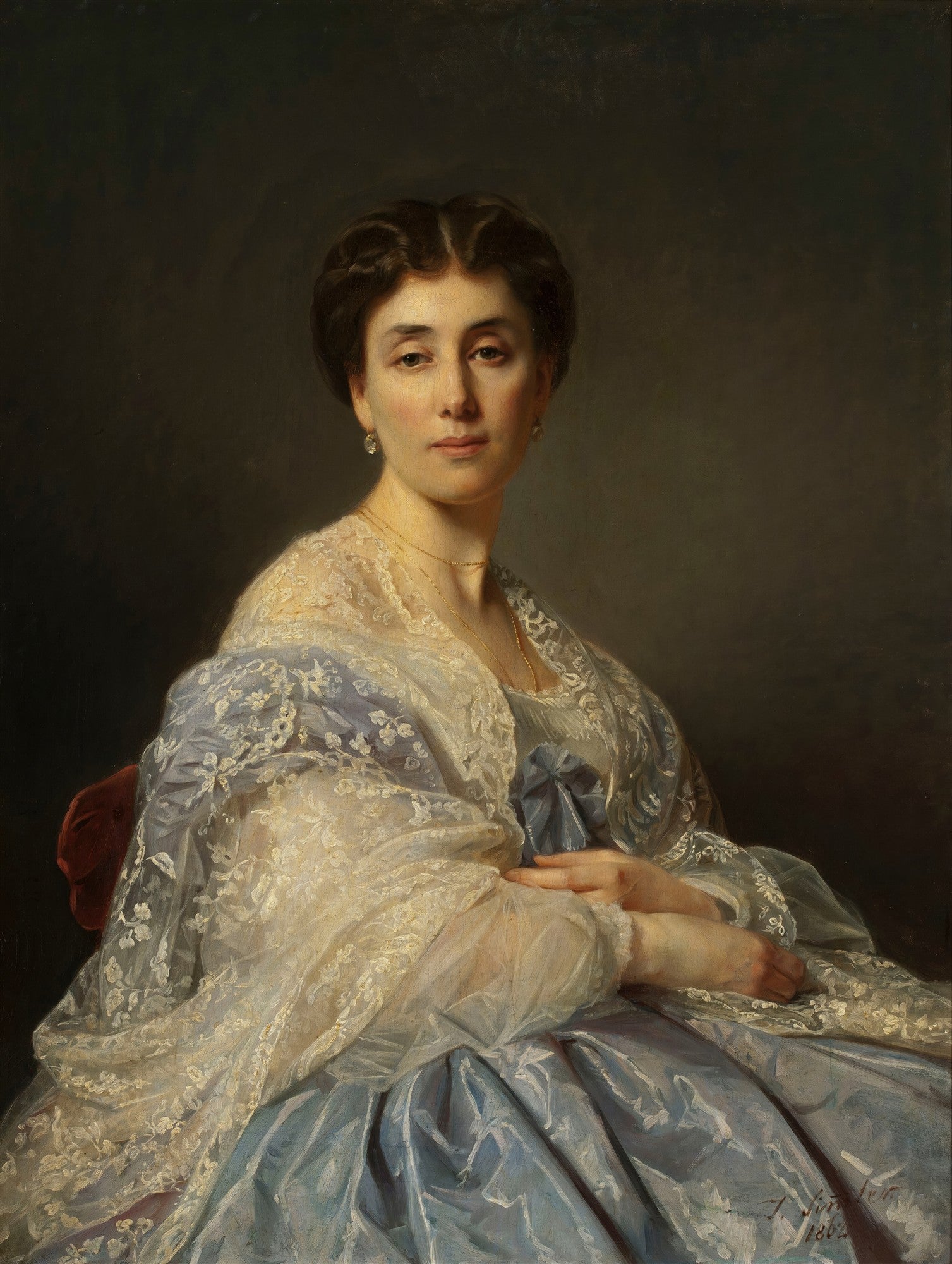 Retrato de uma mulher do século XIX, com cabelo escuro preso, usando um vestido azul claro e um xale de renda creme sobre os ombros, em fundo escuro. A mulher olha fixamente para frente com uma expressão serena.