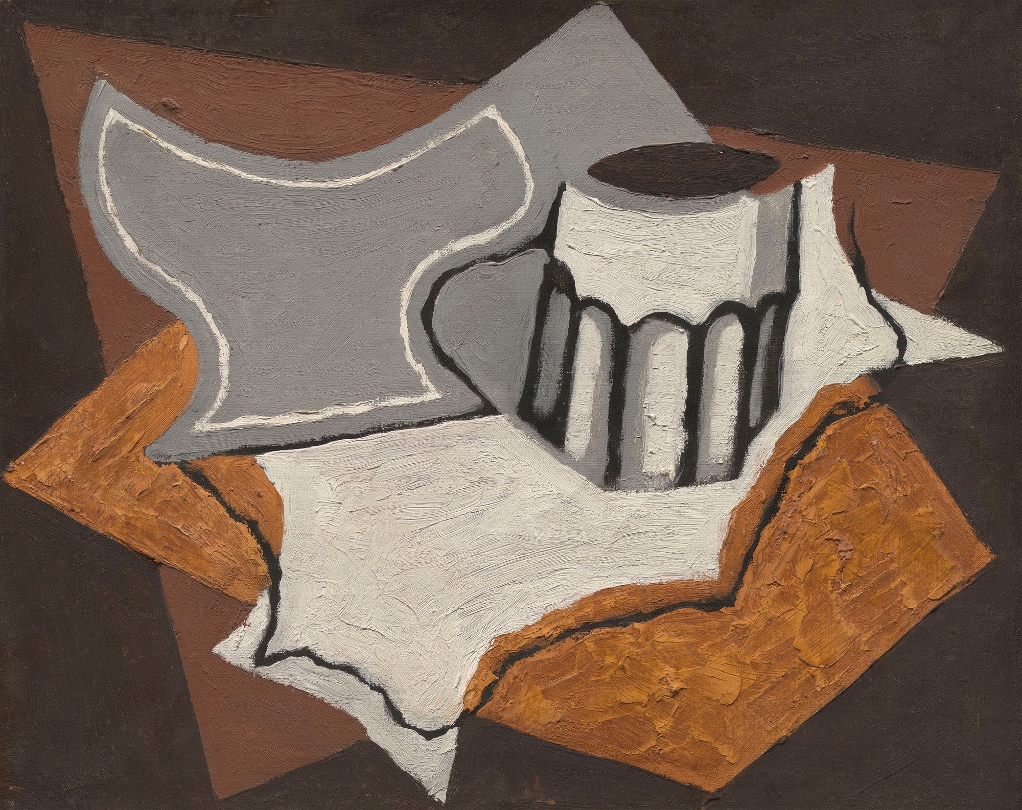 Pintura cubista de Juan Gris, com formas geométricas e tons de cinza, marrom e branco, representando uma natureza-morta com um jarro e um copo sobre uma superfície.