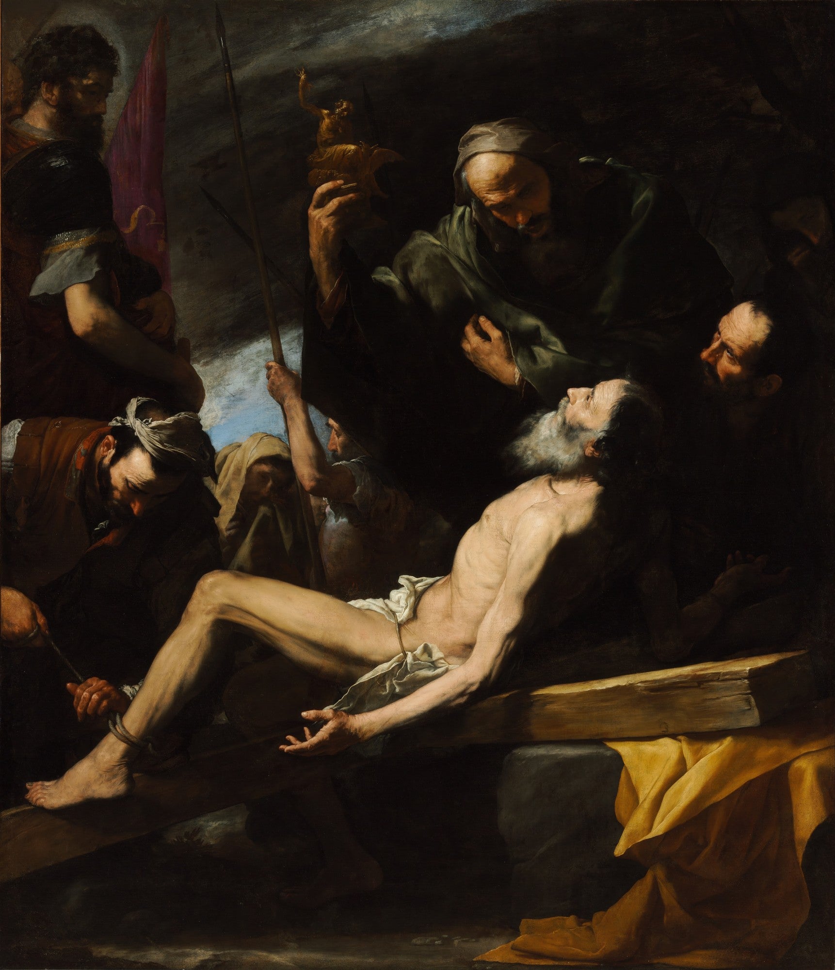 Pintura barroca 'O Martírio de São Bartolomeu' de Jusepe de Ribera, retratando o santo com corpo magro e barba branca sendo amarrado e torturado por homens em um cenário escuro com dramáticos contrastes de luz e sombra.