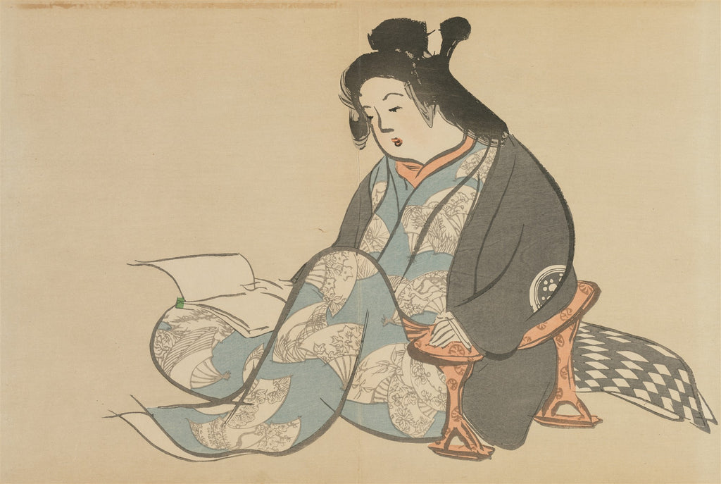Xilogravura japonesa de Kamisaka Sekka, 'A Leitora', retratando uma figura feminina sentada lendo, vestindo um quimono azul e preto com padrões de leques, em um fundo neutro.