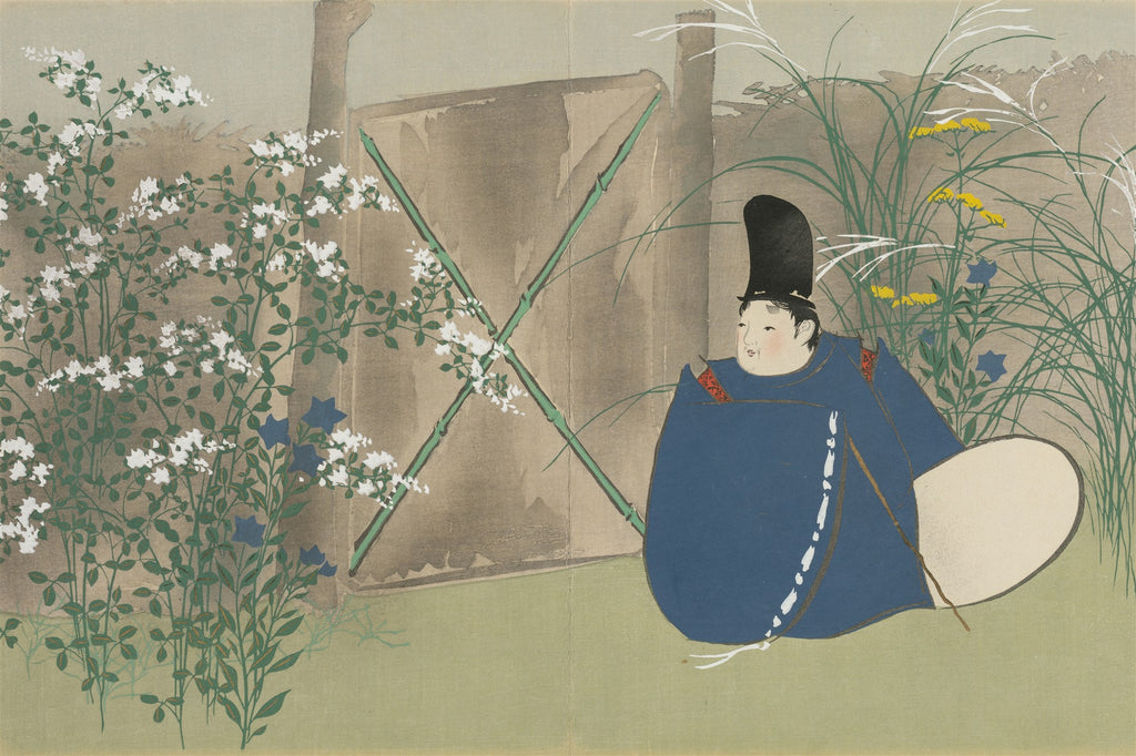 Quadro decorativo japonês representando uma figura sentada em um jardim, com flores brancas, azuis e grama alta. A figura veste um quimono azul escuro e um chapéu preto alto, com uma cerca de bambu ao fundo. Estilo ukiyo-e moderno, atribuído a Kamisaka Sekka.