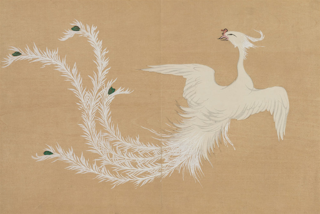 Quadro decorativo com ilustração de uma fênix branca majestosa com cauda longa e esvoaçante em um fundo bege neutro. A fênix possui pequenos detalhes em verde esmeralda na cauda e vermelho no bico, voando em direção à direita.