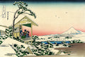 Quadro decorativo mostrando uma cena de inverno japonesa com pessoas em uma casa coberta de neve e o Monte Fuji ao fundo. A arte é de Katsushika Hokusai.
