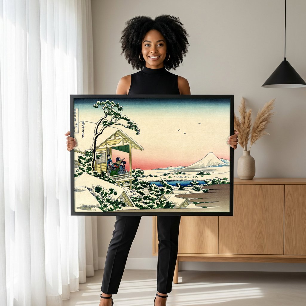 Quadro Decorativo Inverno no Campo - Hokusai com modelo em ambiente