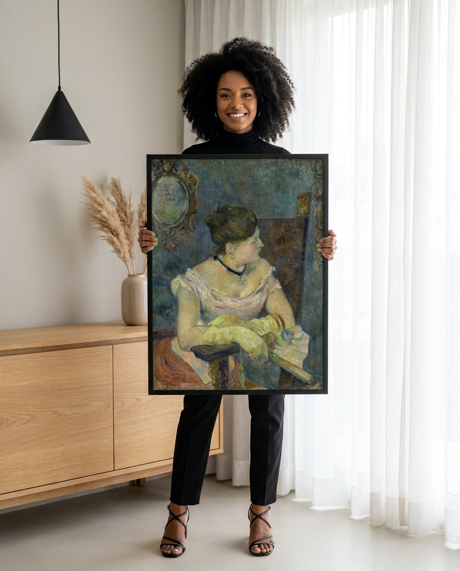 Quadro Decorativo Mulher com Leque - Paul Gauguin | modelo apresentando o quadro emoldurado