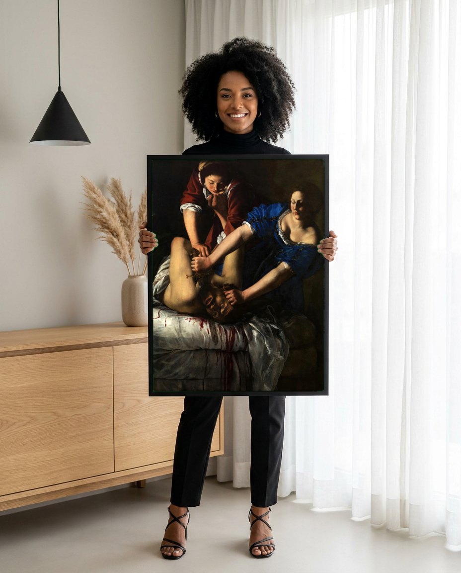 Quadro Decorativo Judith Decapitando Holofernes - Artemisia Gentileschi | modelo apresentando o quadro emoldurado
