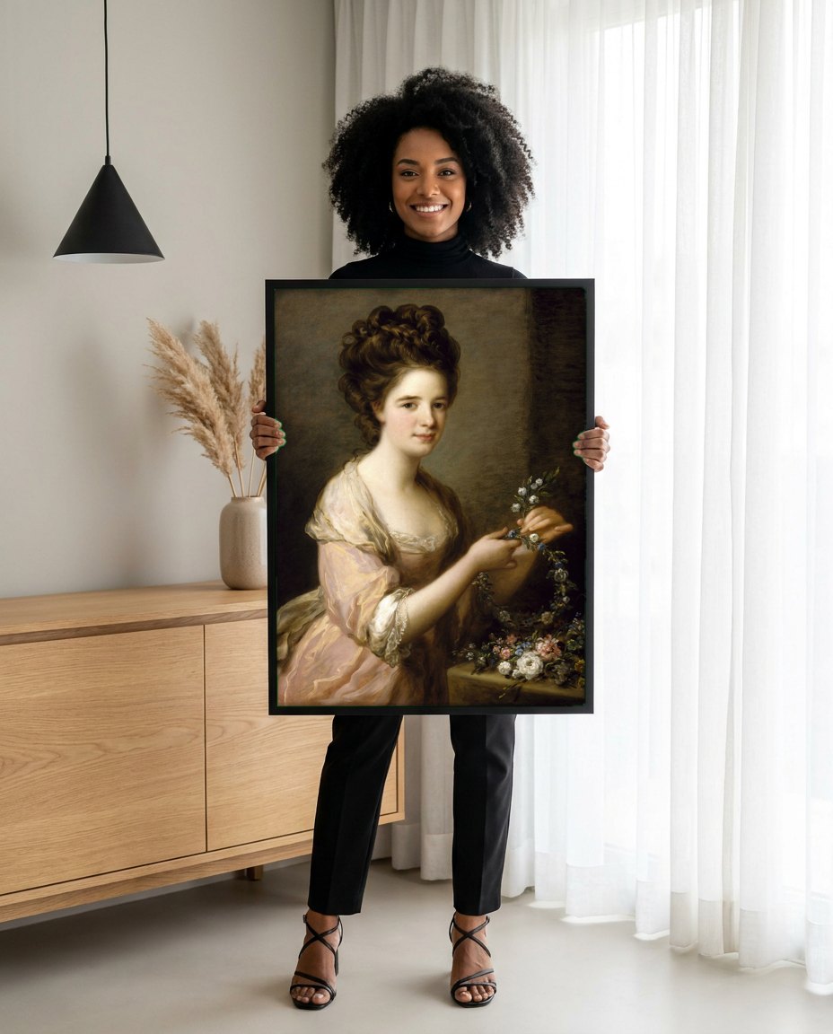 Quadro Decorativo Retrato de Dama com Flores - Angelica Kauffmann | modelo apresentando o quadro emoldurado