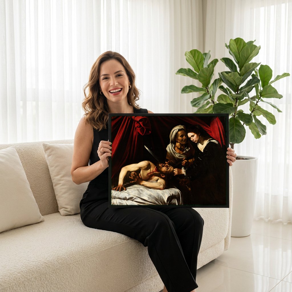 Quadro Decorativo 'Judite Decapitando Holofernes' - Caravaggio | modelo apresentando o quadro emoldurado