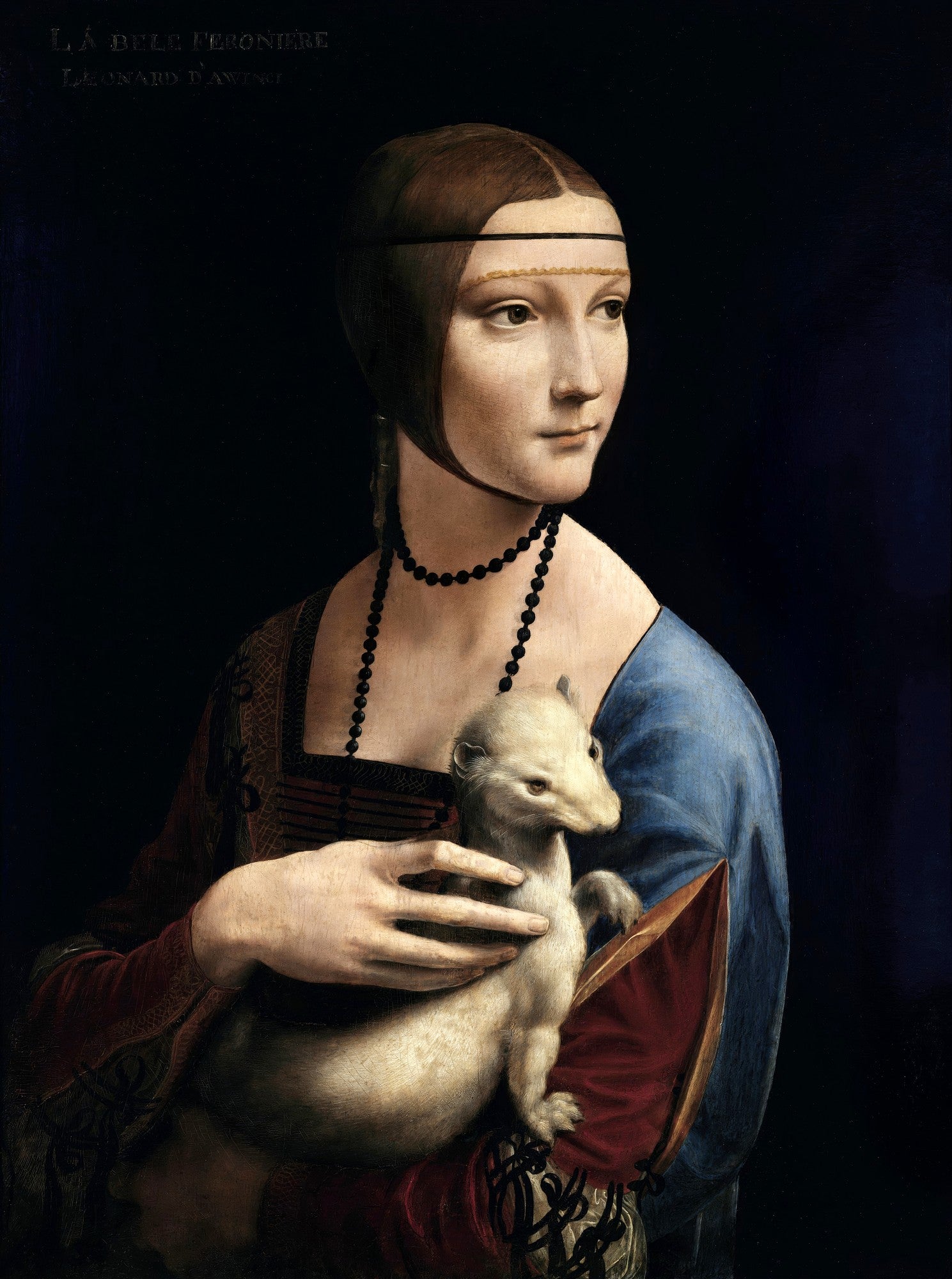 Retrato de uma jovem renascentista segurando um arminho branco, pintado por Leonardo Da Vinci, com fundo escuro e expressão serena.