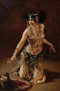 Quadro decorativo com a pintura 'Salomé com a Cabeça de João Batista' de Leopold Schmutzler, representando uma mulher ricamente adornada com joias, com uma expressão de surpresa ou triunfo, ajoelhada ao lado de uma bandeja com uma cabeça decapitada.