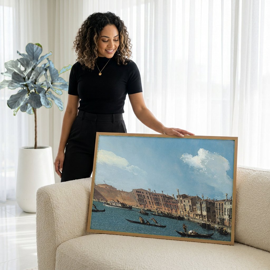 Quadro Decorativo 'O Grande Canal' - Canaletto com modelo em ambiente