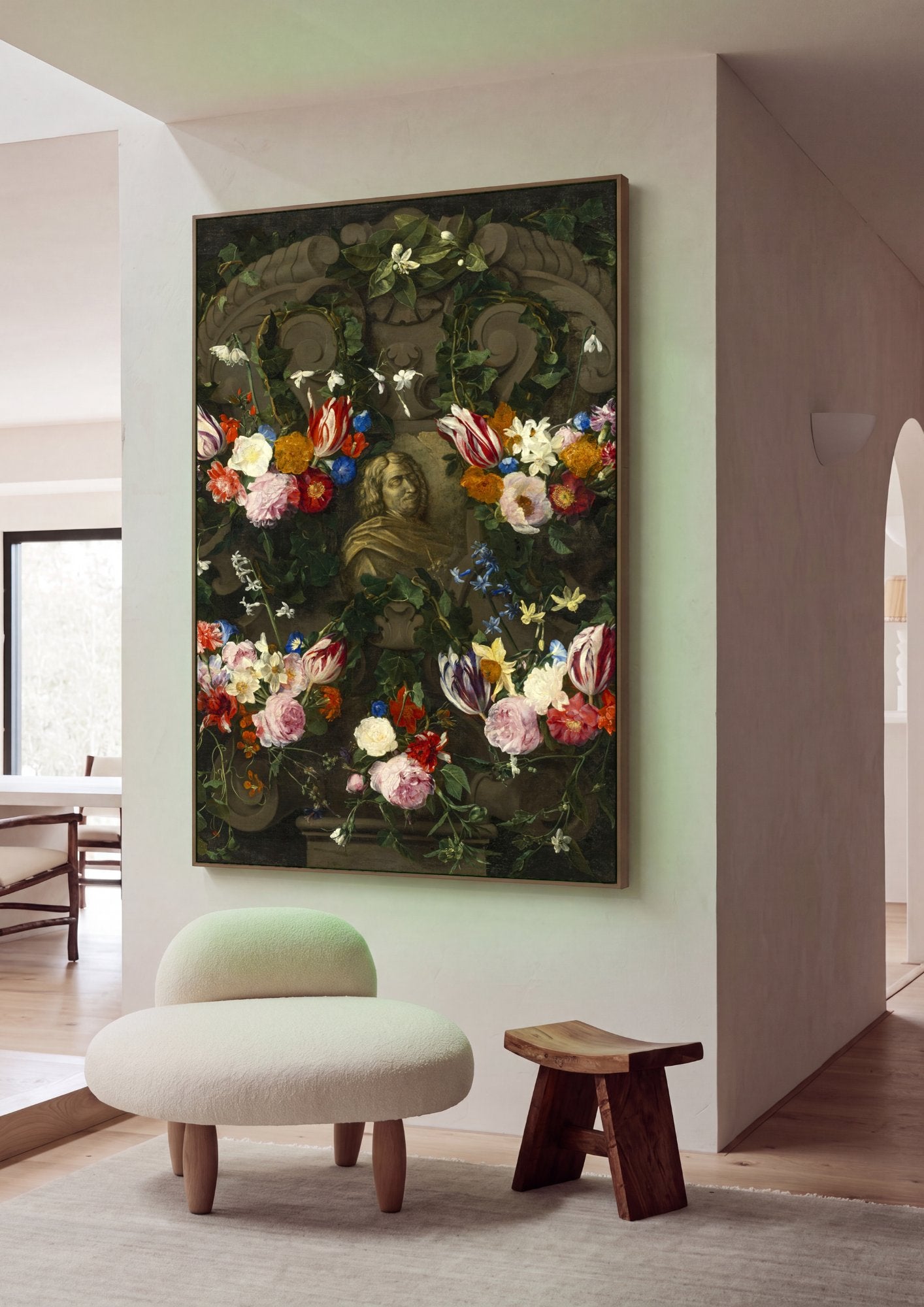 Quadro Decorativo Busto e Guirlanda Floral - Nicolas Poussin em ambiente decorado