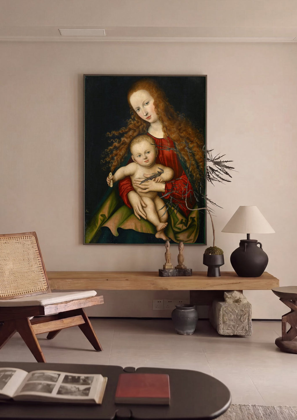Quadro Decorativo A Virgem e o Menino - Lucas Cranach em ambiente decorado