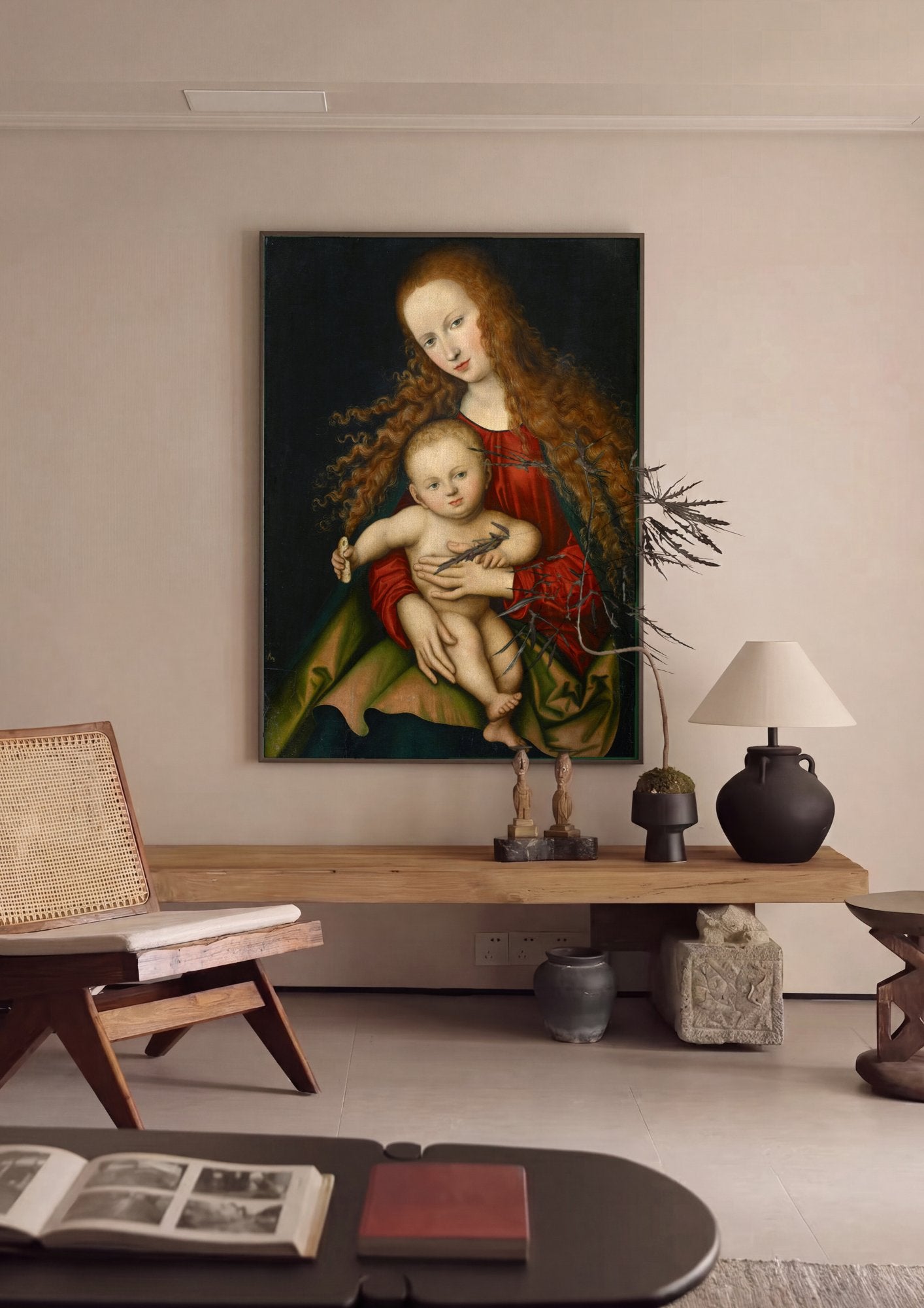 Quadro Decorativo A Virgem e o Menino - Lucas Cranach em ambiente decorado